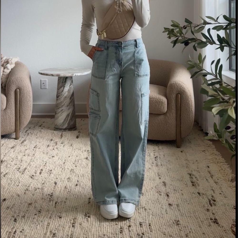 Light Wash Wide Leg Cargo Jeans - Women